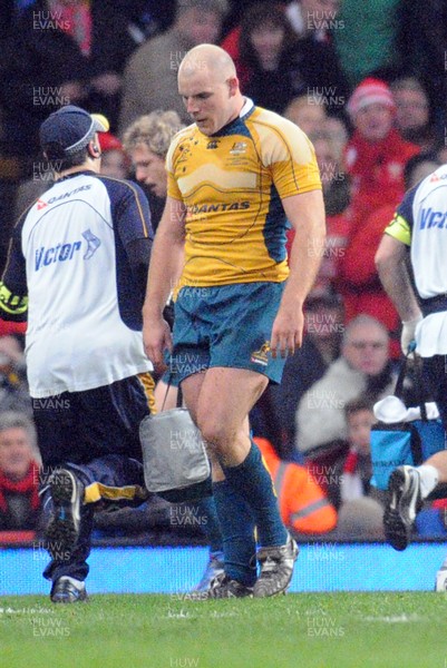 29.11.08 - Invesco Perpetual Series 2008 Wales v Australia Australia's Stephen Moore is sin binned 