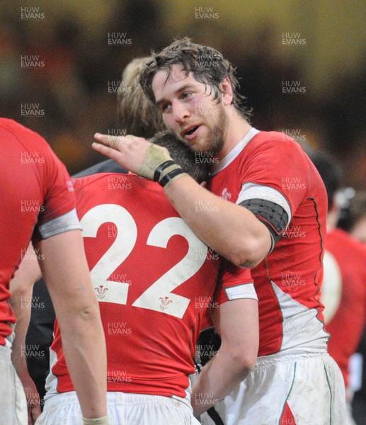 29.11.08 - Invesco Perpetual Series 2008 Wales v Australia Wales' captain Ryan Jones celebrates his sides' win with Andrew Bishop 