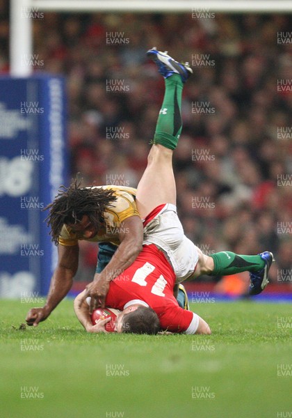 29.11.08 ... Wales v Australia, Invesco Perpetual Series 2008. -  Wales' Shane Williams  is tackled by Australia's Lote Tuqiri 