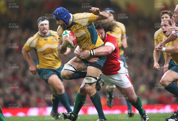 29.11.08 ... Wales v Australia, Invesco Perpetual Series 2008. -  Australia's Nathan Sharpe is held by Wales' Adam Jones   