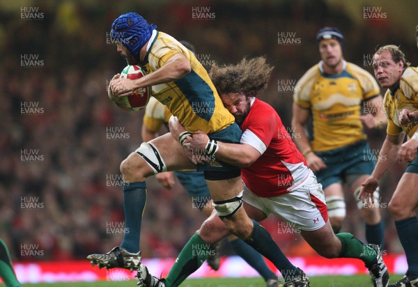 29.11.08 ... Wales v Australia, Invesco Perpetual Series 2008. -  Australia's Nathan Sharpe is held by Wales' Adam Jones   