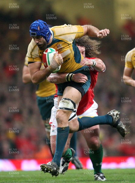 29.11.08 ... Wales v Australia, Invesco Perpetual Series 2008. -  Australia's Nathan Sharpe is held by Wales' Adam Jones   