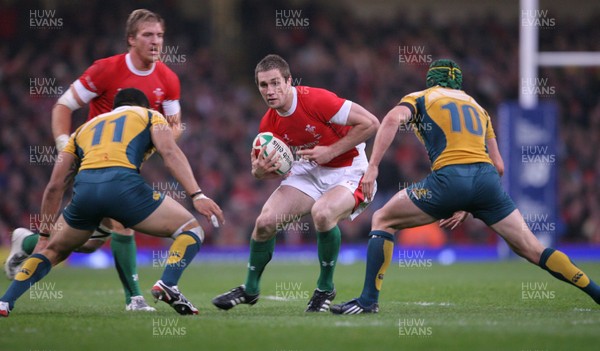 29.11.08 Wales v Australia... Wales' Andrew Bishop takes on Australia's Matt Giteau and Digby Ioane.  