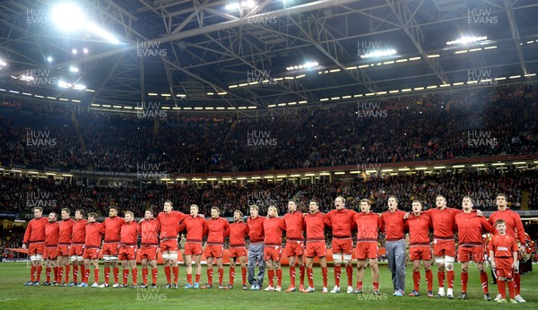 301113 - Wales v Australia - Dove Men Series 2013 -Wales players stand for the national anthems