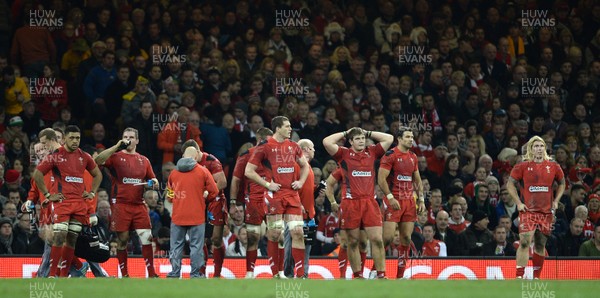 301113 - Wales v Australia - Dove Men Series 2013 -Wales players look dejected