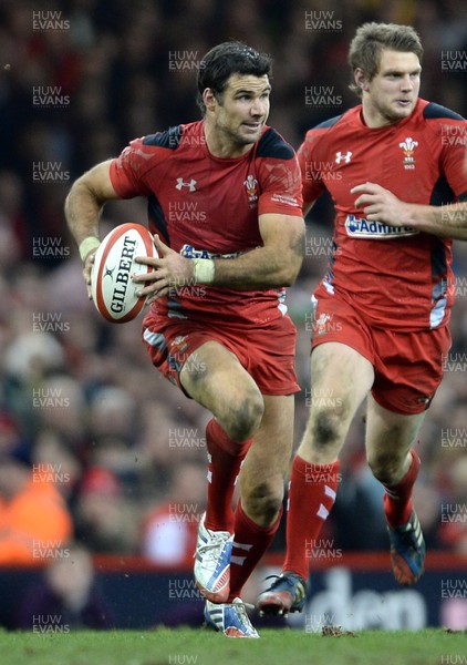 301113 - Wales v Australia - Dove Men Series 2013 -Mike Phillips of Wales