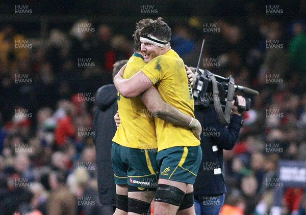 301113 - Wales v Australia - Dove Men+Care Series - Australia celebrate at the final whistle