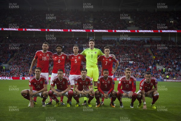 020917 - Wales v Austria, FIFA World Cup 2018 Qualifier - The Wales team line up at the start of the match