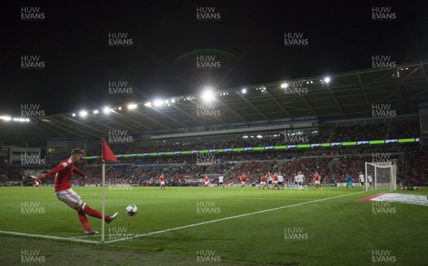 020917 - Wales v Austria, FIFA World Cup 2018 Qualifier - Aaron Ramsey of Wales takes a corner