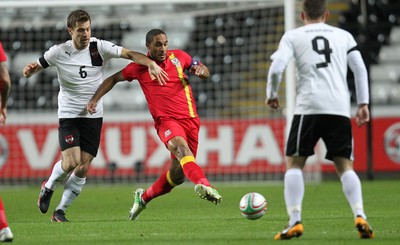 060213 - Wales v Austria, Vauxhall International Friendly Match, Swansea - Wales' Ashley Williams holds off Austria's Andreas Ivanschitz