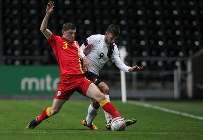 060213 - Wales v Austria, Vauxhall International Friendly Match, Swansea - Wales' Ben Davies challenges Austria's Andreas Weimann