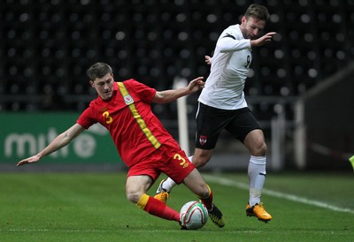 060213 - Wales v Austria, Vauxhall International Friendly Match, Swansea - Wales' Ben Davies challenges Austria's Andreas Weimann