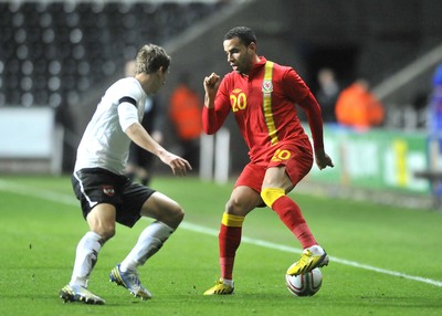 060213 - Wales v Austria - Vauxhall International Friendly Match - Swansea  -  Hal Robson-Kanu of Wales, right, looks for a way past Austria's Florian Klein 