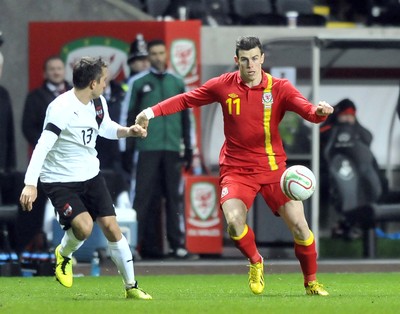 060213 - Wales v Austria - Vauxhall International Friendly Match - Swansea  -  Gareth Bale of Wales, right, looks for a way past Austria's Markus Suttner 
