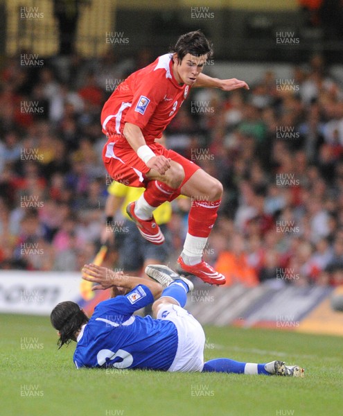 06.09.08 - World Cup 2010 Qualifying Wales v Azerbaijan Wales' Gareth Bale is tackled by Azerbaijan's Sahsa 