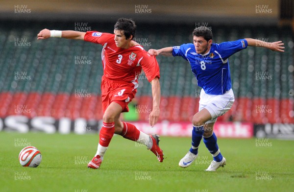 06.09.08 - World Cup 2010 Qualifying Wales v Azerbaijan Wales' Gareth Bale is challenged by Azerbaijan's Djavid Huseinov 