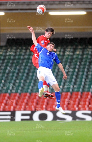 06.09.08 - World Cup 2010 Qualifying Wales v Azerbaijan Wales' Gareth Bale and Azerbaijan's Djavid Huseinov go for a high ball 