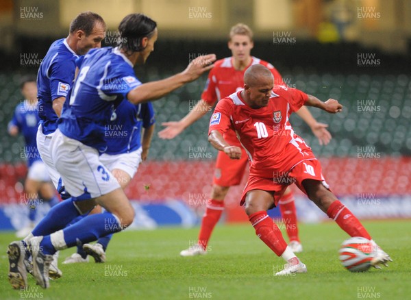 06.09.08 - World Cup 2010 Qualifying Wales v Azerbaijan Wales' Rob Earnshaw tries to get a shot on target as Azerbaijan's Sahsa challenges 