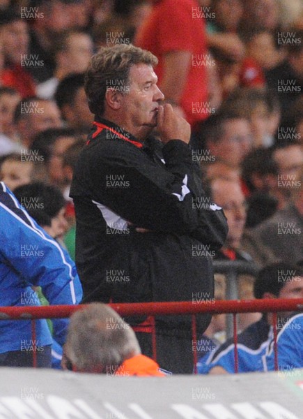 06.09.08 - World Cup 2010 Qualifying Wales v Azerbaijan Wales' Manager John Toshack 