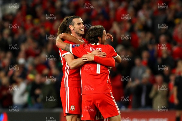 060919 - Wales v Azebaijan - UEFA Euro 2020 Qualifier -  Players of Wales celebrate the opening goal 