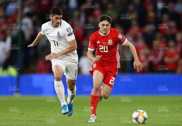 060919 - Wales v Azerbaijan, UEFA Euro 2020 Qualifier - Daniel James of Wales breaks away from Ramil Sheydaev of Azerbaijan