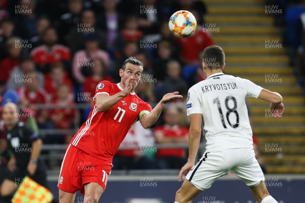 060919 - Wales v Azerbaijan, UEFA Euro 2020 Qualifier - Gareth Bale of Wales beats Anton Krivotsyuk of Azerbaijanto head the ball