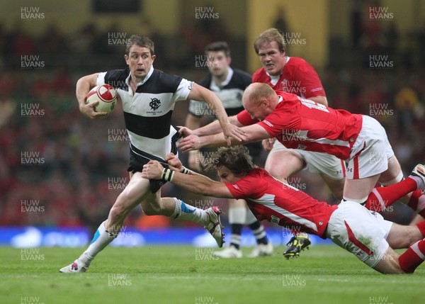 020612  Wales v BarbariansÉBarbarians Shane Williams is tackled by Liam Williams and Martyn Williams