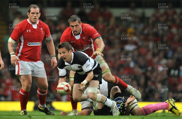 020612 - Wales v Barbarians - Powered by Under Armour - Rory Lawson of Barbarians unloads the ball under pressure