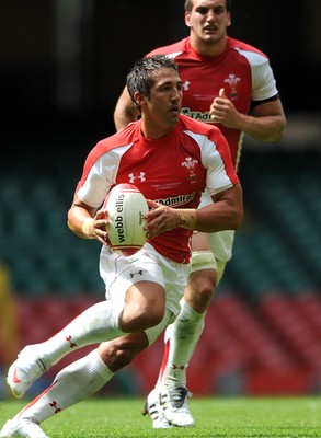 04.06.11 - Wales v Barbarians - DHL Challenge - Gavin Henson of Wales as Sam Warburton supports. 