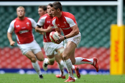 04.06.11 - Wales v Barbarians - DHL Challenge - Tavis Knoyle of Wales. 