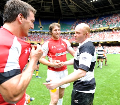 04.06.11 - Wales v Barbarians - DHL Challenge - Martyn Williams of Barbarians talks to Sam Warburton and Ryan Jones of Wales at the end of the game. 