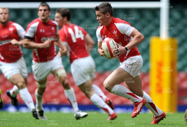 04.06.11 - Wales v Barbarians - DHL Challenge - Tavis Knoyle of Wales. 