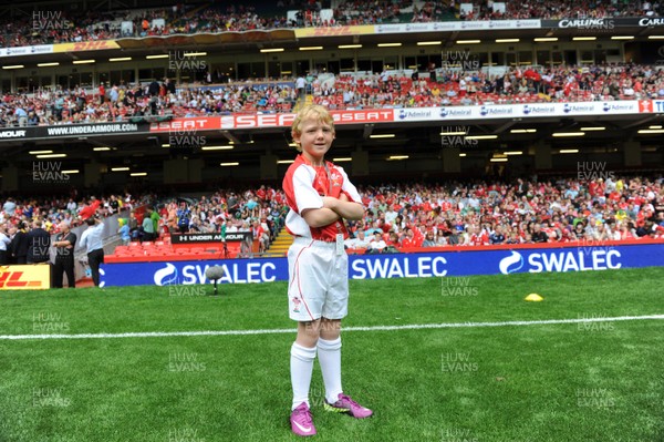 04.06.11 - Wales v Barbarians - DHL Challenge - Match mascot Thomas Hughes. 