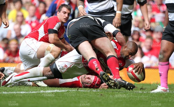 04.06.11 Wales v Barbarians... Aled Brew of Wales scores try. 