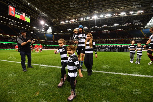 041123 - Wales v Barbarians - International Rugby - Justin Tipuric of Barbarians lead out their side