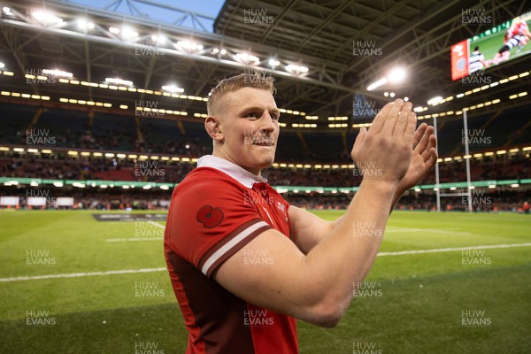 041123 - Wales v Barbarians - Jac Morgan of Wales thanks the fans at full time