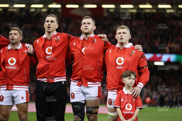 041123 - Wales v Barbarians - Leigh Halfpenny, George North, Dan Lydiate and Jac Morgan sing the anthem