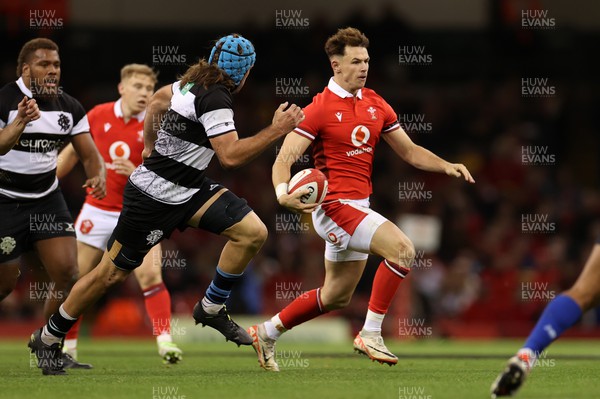 041123 - Wales v Barbarians - Tom Rogers of Wales 