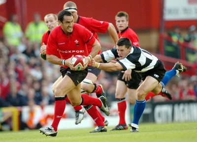 26-05-04. Wales v Barbarians. ASHTON GATE BRISTOL.  Wales' Sonny Parker gets away from Matt Burke.  