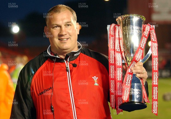 26-05-04. Wales v Barbarians. ASHTON GATE BRISTOL.  Wales coach Mike Ruddock with the Staffware challenge cup, the first win of his wales management career.  