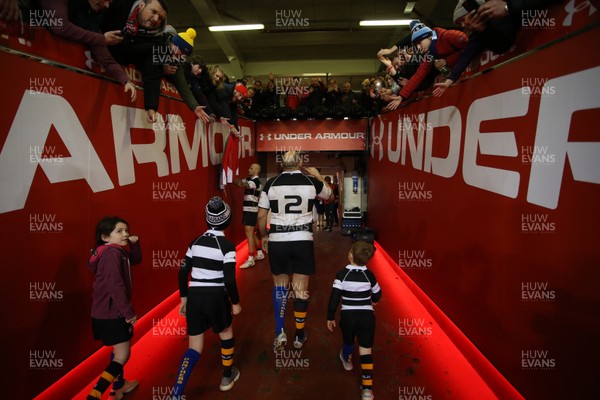 301119 - Wales v Barbarians - Rory Best of Barbarians walks down the tunnel with children Ben, Penny and youngest Richie