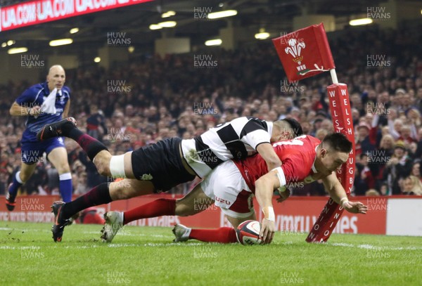 301119 - Wales v Barbarians, Principality Stadium - Josh Adams of Wales beats Shaun Stevenson of Barbarians as he reaches out to score try