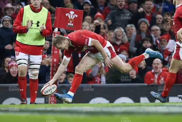 301119 - Wales v Barbarians, Principality Stadium - Johnny McNicholl of Wales races in to score try