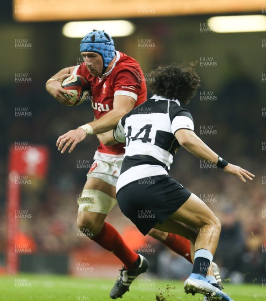 301119 - Wales v Barbarians, Principality Stadium - Justin Tipuric of Wales takes on Dillyn Leyds of Barbarians