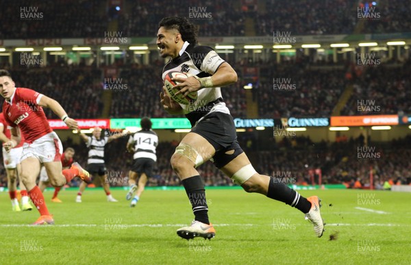 301119 - Wales v Barbarians, Principality Stadium - Pete Samu of Barbarians runs in to score try