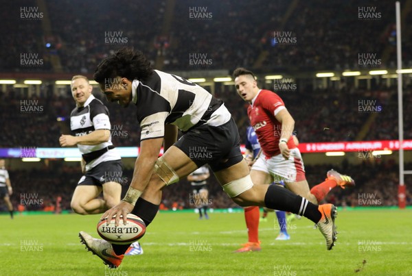 301119 - Wales v Barbarians, Principality Stadium - Pete Samu of Barbarians races in to score try