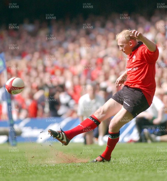 310503 - Wales v Barbarians - Neil Jenkins takes his last place kick for Wales