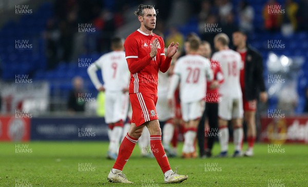 090919 - Wales v Belarus - International Friendly - Gareth Bale of Wales thanks the fans at full time