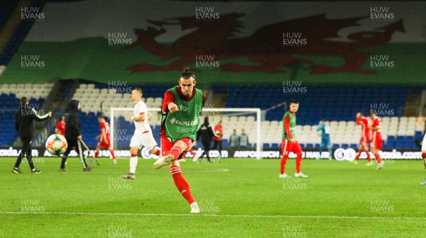 090919 - Wales v Belarus, International Challenge Match - Gareth Bale of Wales warms up during half time