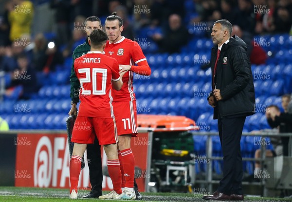 090919 - Wales v Belarus, International Challenge Match - Gareth Bale of Wales comes on as a substitute for Daniel James of Wales as Wales coach Ryan Giggs looks on